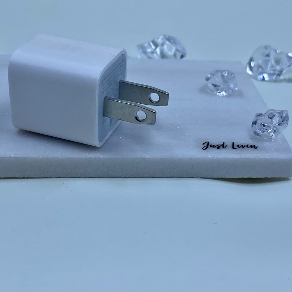 💋 Apple Brand USB Adapter - Picture 2 of 8